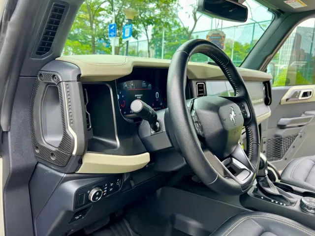 Ford Bronco — Фото автомобиля 12
