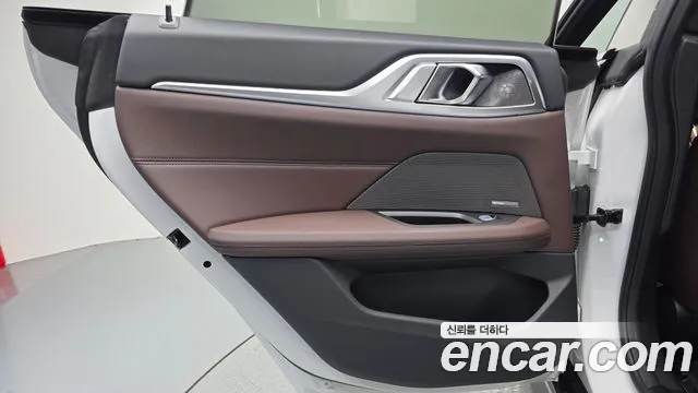 BMW i4 — Фото автомобиля 14