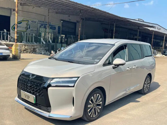 Фотография автомобиля — Wuling Starlight 730