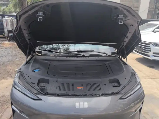 Geely Galaxy E8 — Фото автомобиля 16