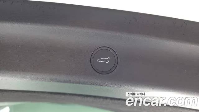 Tesla Model Y — Фото автомобиля 23