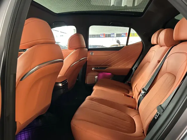 Changan Qiyuan E07 — Фото автомобиля 10