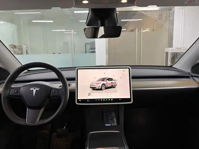 Tesla Model Y — Фото автомобиля 15