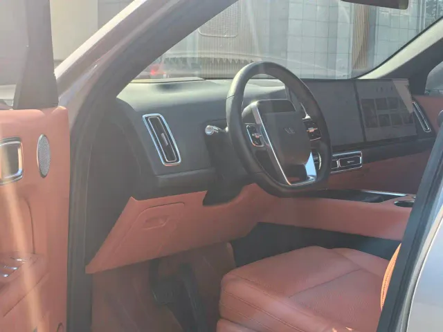 Li Auto L8 — Фото автомобиля 8