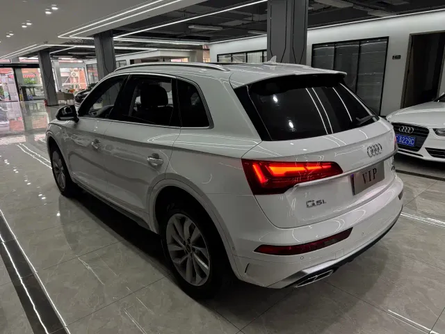 Audi Q5L — Фото автомобиля 6