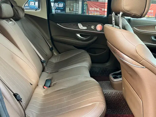 Mercedes-Benz E-Class — Фото автомобиля 12