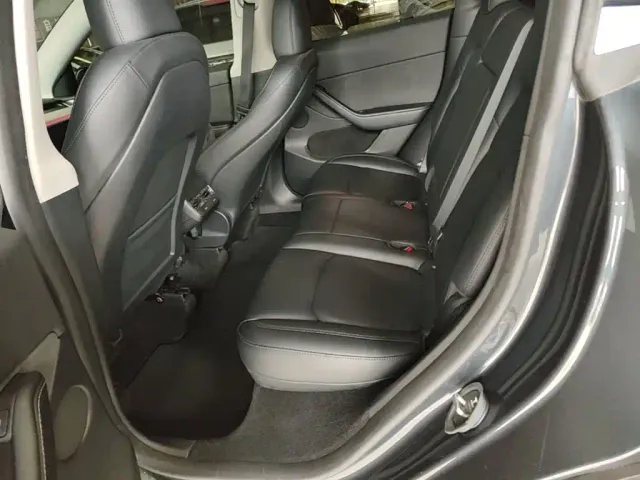 Tesla Model Y — Фото автомобиля 16