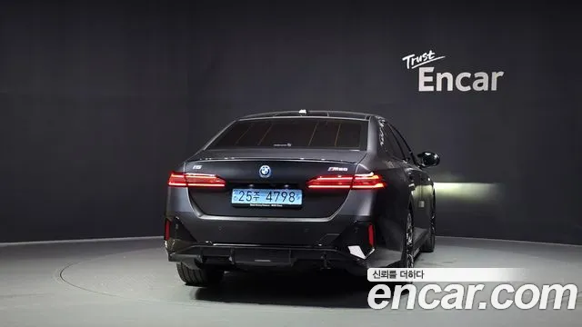 BMW i5 — Фото автомобиля 3