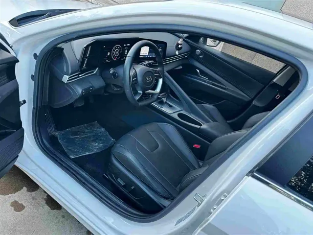 Hyundai Elantra — Фото автомобиля 4