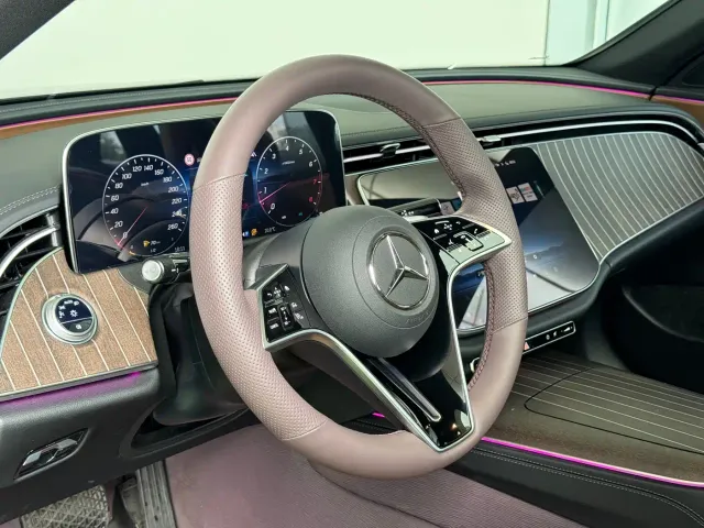 Mercedes-Benz E-Class — Фото автомобиля 4