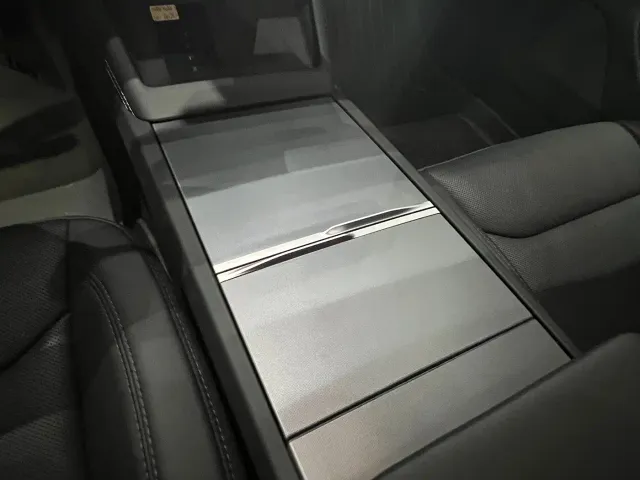 Tesla Model 3 — Фото автомобиля 13