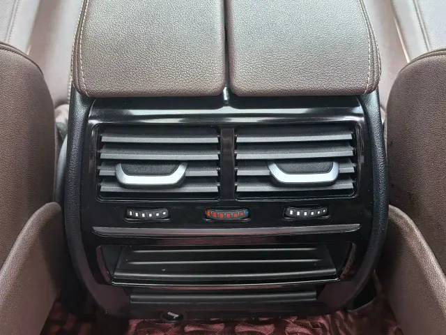 BMW 5 Series — Фото автомобиля 11