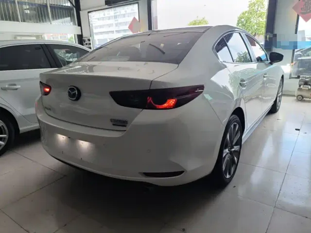 Mazda Axela — Фото автомобиля 6