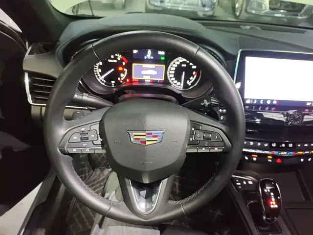 Cadillac CT5 — Фото автомобиля 10