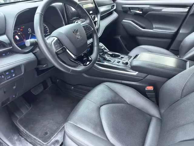 Toyota Crown Kluger — Фото автомобиля 4
