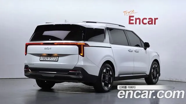 Kia Carnival Generation 4 — Фото автомобиля 2