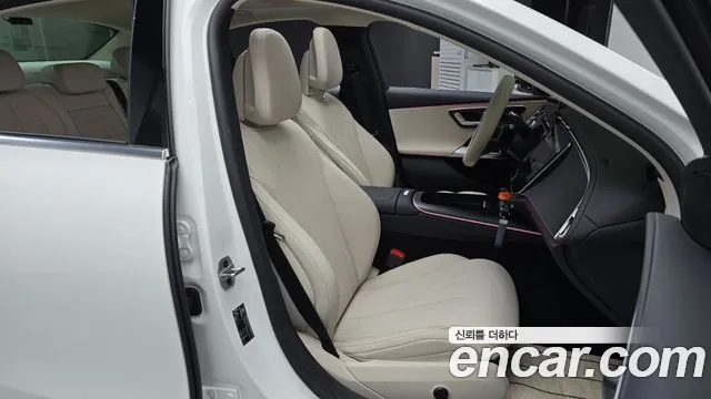 Mercedes-Benz E-Class — Фото автомобиля 16
