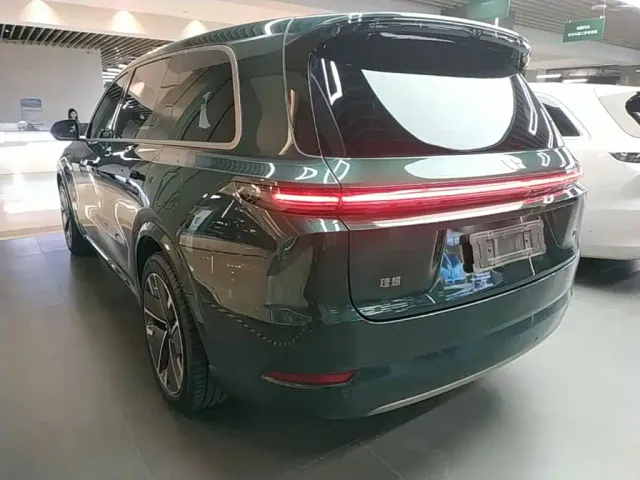 Li Auto L9 — Фото автомобиля 4