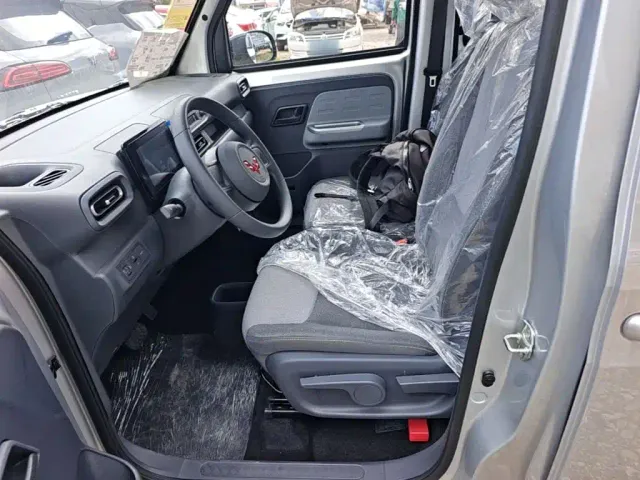 Wuling Zhiguang NEV — Фото автомобиля 10