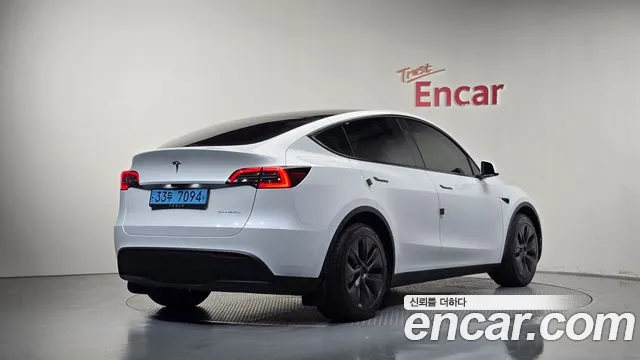 Tesla Model Y — Фото автомобиля 2