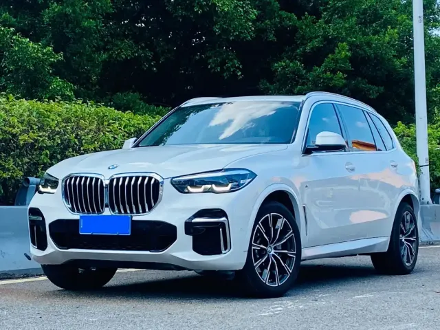 Фотография автомобиля — BMW X5