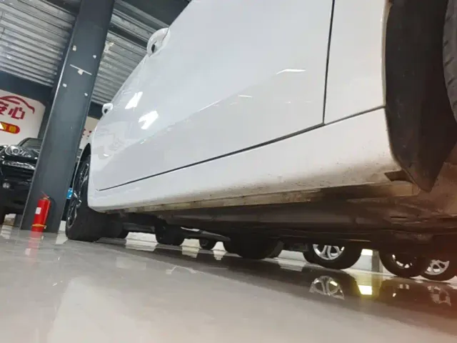 Roewe i5 — Фото автомобиля 20
