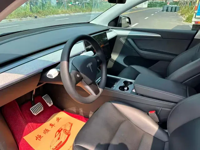 Tesla Model Y — Фото автомобиля 4