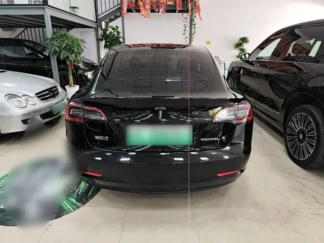 Tesla Model 3 — Фото автомобиля 5