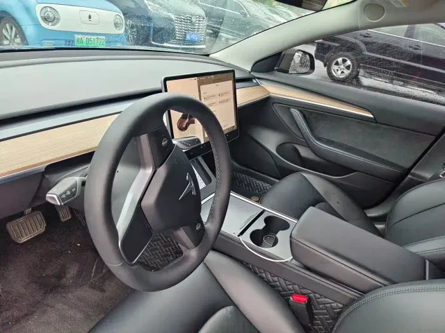 Tesla Model 3 — Фото автомобиля 11