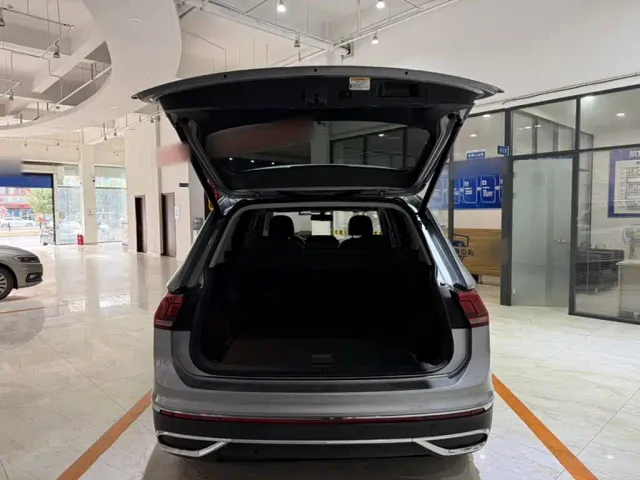 Volkswagen Tiguan L — Фото автомобиля 2