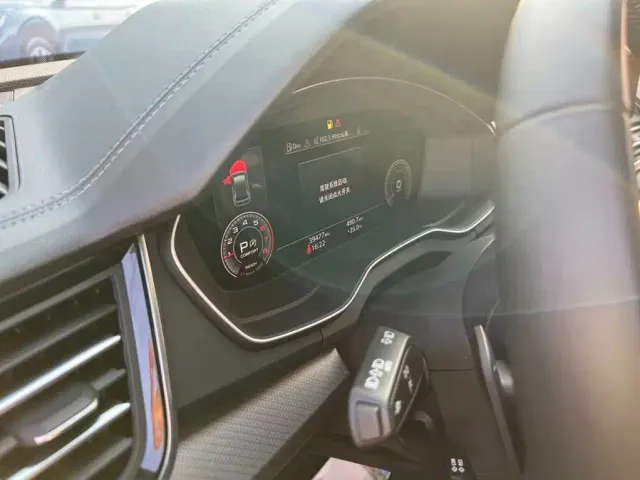 Audi Q5L — Фото автомобиля 10