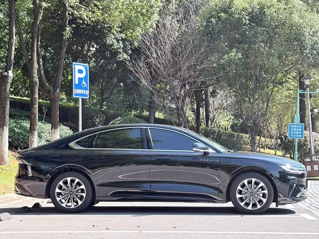 Lincoln Z — Фото автомобиля 5