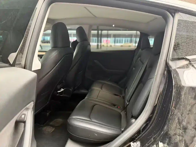 Tesla Model Y — Фото автомобиля 5