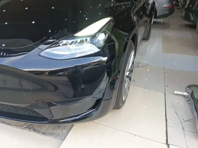 Tesla Model Y — Фото автомобиля 23