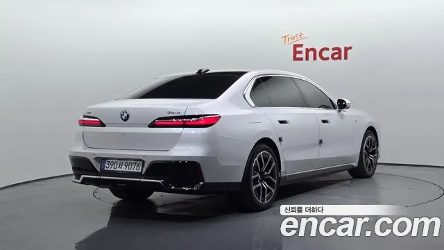 BMW 7-Series 7 серия (G70) 740i xDrive M Sport — Фото автомобиля 2