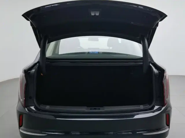 Hongqi E-QM5 — Фото автомобиля 16