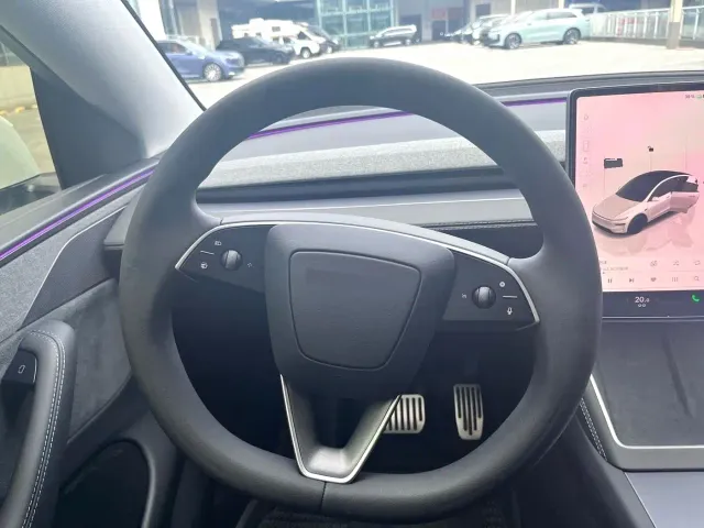 Tesla Model Y — Фото автомобиля 9