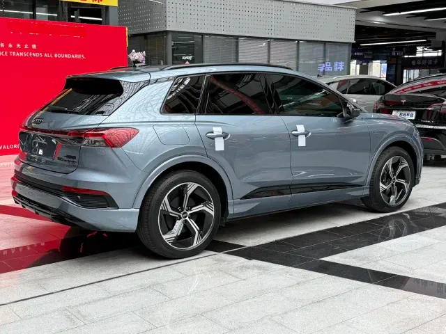Audi Q4 e-tron — Фото автомобиля 4