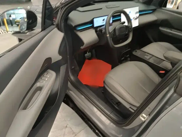 Lynk & Co Z20 — Фото автомобиля 11