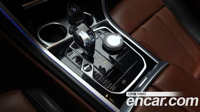 BMW 8 Series G15 — Фото автомобиля 9