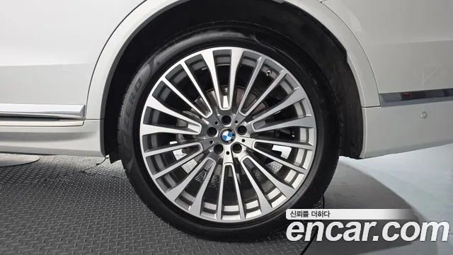 BMW X7 — Фото автомобиля 21