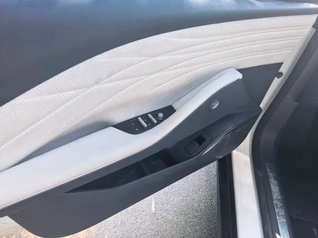 Geely Galaxy E8 — Фото автомобиля 11