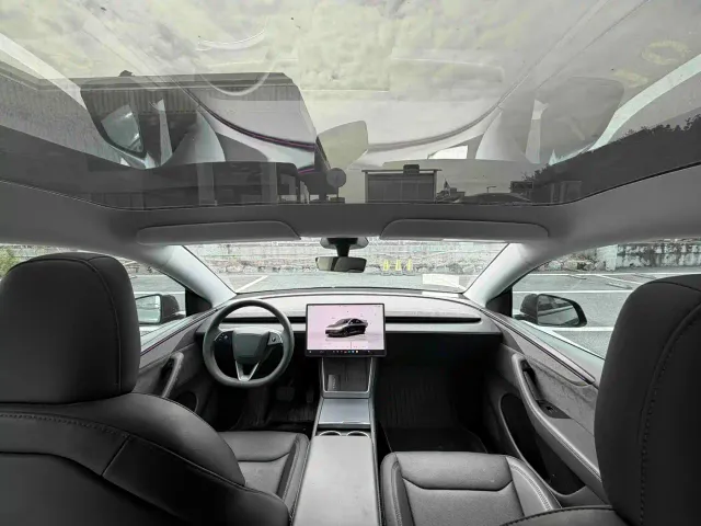 Tesla Model Y — Фото автомобиля 4