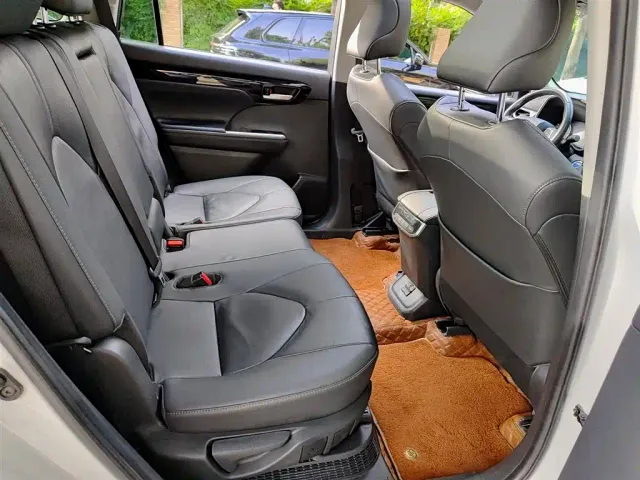 Toyota Highlander — Фото автомобиля 11