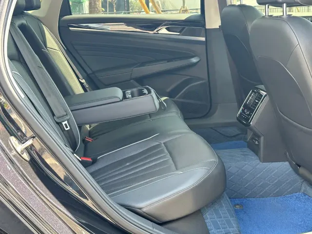 Volkswagen Passat — Фото автомобиля 8