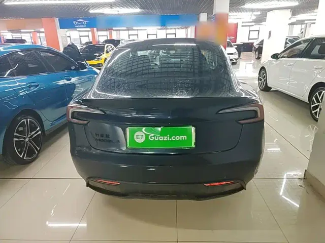 Tesla Model 3 — Фото автомобиля 5
