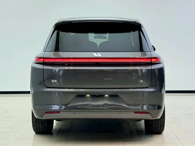 Li Auto L8 — Фото автомобиля 9