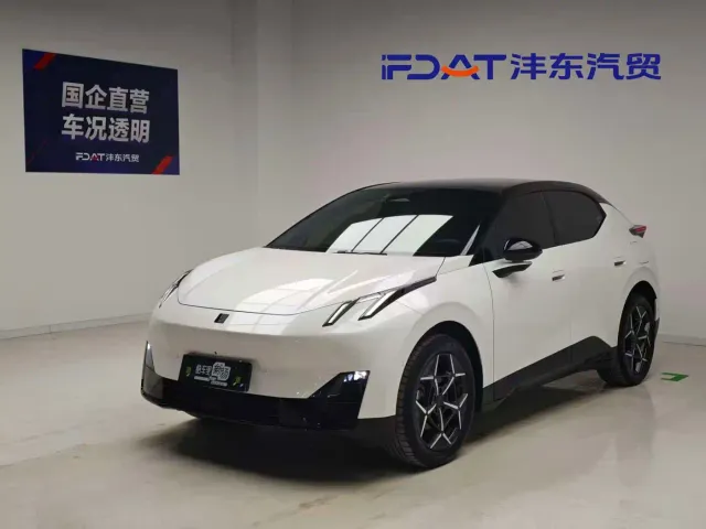 Фотография автомобиля — Lynk & Co Z20