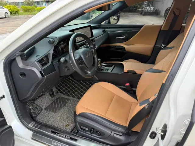 Lexus ES — Фото автомобиля 2