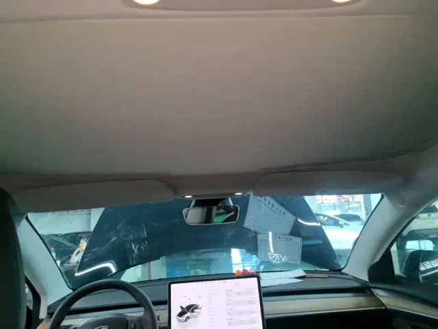 Tesla Model 3 — Фото автомобиля 17